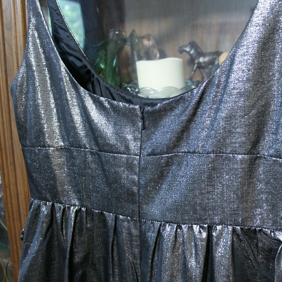 Carmen Marc Valvo Silver Bubble Hem Dress - Picture 5 of 8